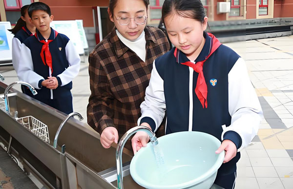 学校生活用水如何将河水净化处理成饮用水？